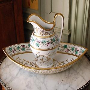 Ewer And Its Shuttle-shaped Basin In Porcelain - Empire Style