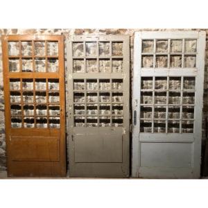 Suite de Trois Portes Vitrées