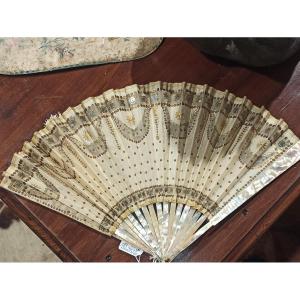 éventail En Soie Pailletee Dorée De Caroline Oudinot Duchesse De Reggio, Château Du Breuil