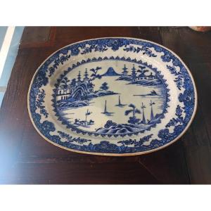 Oval Dish In Chinese Porcelain With Reign Of Qianlong Lake Decor