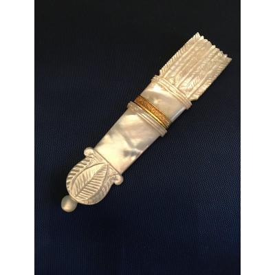 Needle Holder In Mother Of Pearl And Gold