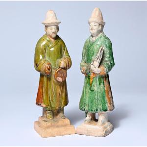 Two Sculptures Of Chinese Servants, Ming Dynasty (1368-1644)