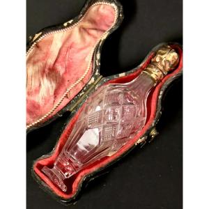Cut Crystal Perfume Bottle With Gold Mount, With Its Original Case – 19th Century