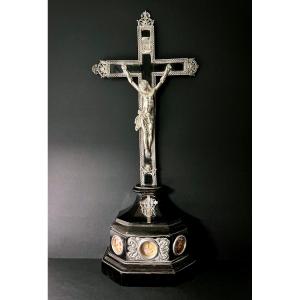 Reliquary Crucifix For Altar In Ebonized Wood And Massive  Silver – 19th Century