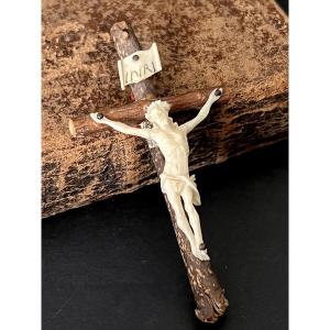 Olive Wood Pilgrimage Crucifix-reliquary From The Holy Land
