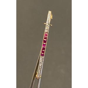 Old Art Deco Style Brooch In Gold, Ruby And Diamonds