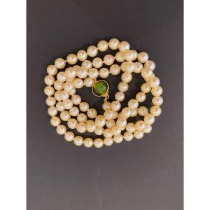 Importât Long Necklace Of Cultured Pearls, Gold Clasp Adorned With A Green Tourmaline