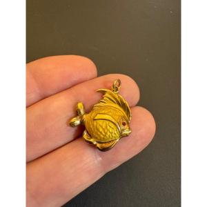 Enamelled Yellow Gold (750/1000) Fish Pendant.