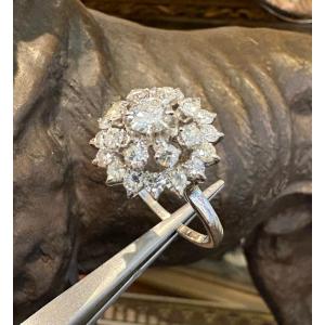 Daisy Ring In 750/1000th White Gold And Diamonds.