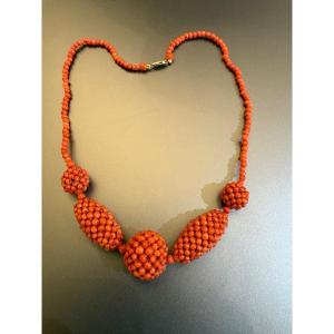 Antique Coral Pearl Necklace, Gold Clasp 750/1000 Eme. Circa 1930.