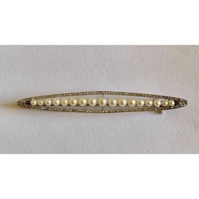Art Deco Brooch In Gold. Pearls Suppose Fine And Diamonds
