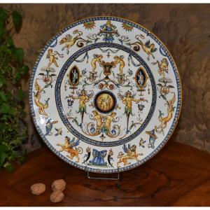 Important Decorative Dish In Gien Earthenware Period 1866, Italian Renaissance Decor, 19th Century