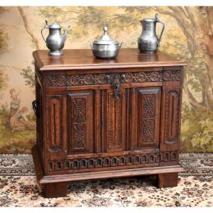 Small Renaissance-style Chest In Carved Oak With Iron Handles, 