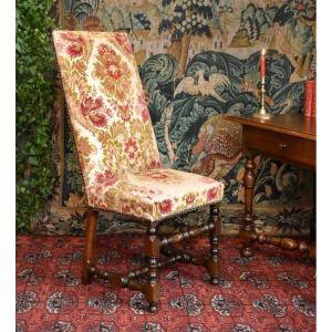  Louis XIII Chair In Walnut, High Back And Steeply Angled Rear Legs, 17th Century.