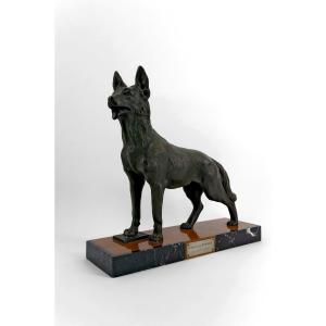 Important Sculpture Representing A German Shepherd, Trophy For The Perrier Challenge, 1942