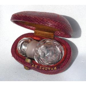 Salt Bottle In Cut Crystal Napoleon III Period, In Its Leather Case, At The Louvre Paris