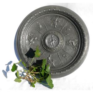 Renaissance Style Navel Dish, Signed Jules Brateau, Decorative Arts, Napoleon III, Pewter