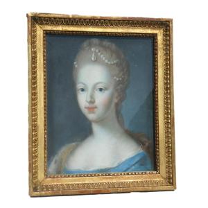 Portrait Of Queen Marie Antoinette, Dauphine Of France, Pastel, 18th Century Gilded Wood Frame