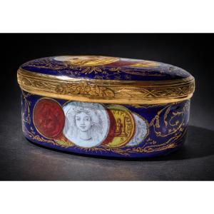 Large 18th-century Snuffbox, Limoges Enamel Box, Decorative Pieces, Shuttle-shaped Box, 1770