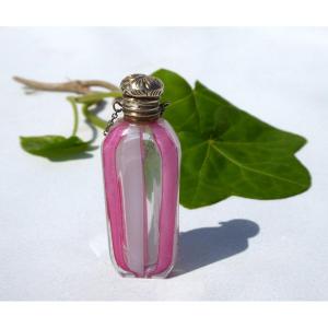 Bottle Of Salts / Perfume In Clichy Glass Napoleon III Period Nineteenth Rose