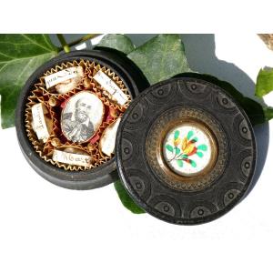 Reliquary Box, 19th Century Period, Carved Walnut, Travel Paperolles, Box, Saint