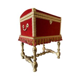 18th Century Turned And Gilded Wood Base With Removable Travel Box.