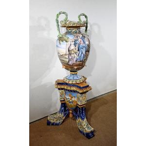 Vase Set On Bolster In Majolica, Italy - Nineteenth