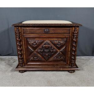 Solid Beech And Walnut Landing Linen Chest, Louis XIII Style - Late 19th Century