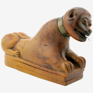18th Century Boxwood Novelty Snuff Box Of A Comical Monkey/dog