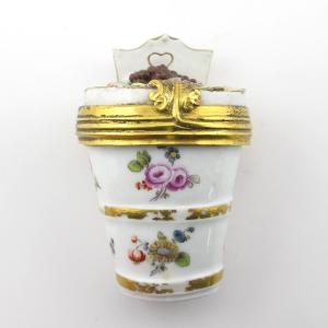 18th Century Meissen Porcelain Patch/beauty Spot Box, Circa 1750