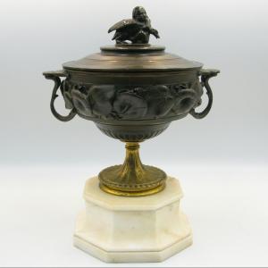 French Grand Tour Ormolu Bronze Two-handled Lidded Urn, 19th Century 