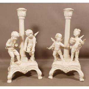 Venice Cozzi XVIIIth, Rare Pair Of Candlesticks With Cherubs In Fine White Earthenware