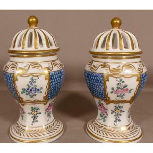 Samson, Pair Of Perfume Or Incense Burners In Porcelain Painted With Flowers, 19th Century