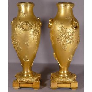 Pair Of Japanese Cassolette Vases In Gilt Bronze With Chiseled Flowers, 19th Century