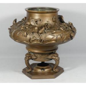 Naturalist Bronze Cache Pot With Insects And Flower In Relief, Japan Or China, 19th Century