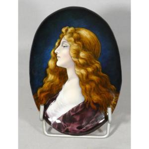 Louis Clément (1882-1977), Portrait Of A Woman, Large Medallion In Painted Limoges Enamel