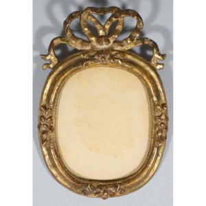 Louis XVI Oval Frame In Carved And Gilded Wood, 18th Century Period