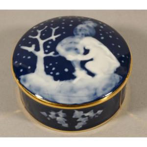 Winter, Limoges Porcelain Box In Pâte-sur-pâte Slipware By Chaufriasse