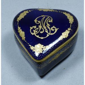 Heart-shaped Pillbox In Limoges Porcelain