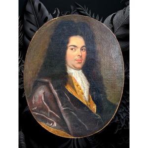 Oval Painting Late 17th Century / French School / Quality Portrait Of A Man