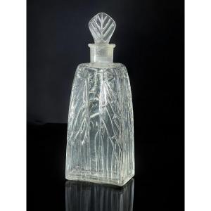 René Lalique 1910 Antique White Glass Lotion Bottle For Roger Gallet