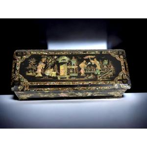 Napoleon III Period Box In Burgauté Lacquer, Padded On The Inside