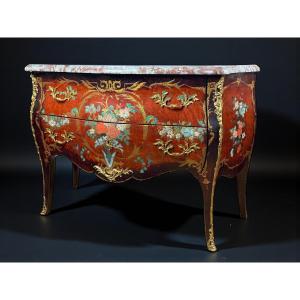 19th Century Louis XV Style Chest Of Drawers In Red And Black Lacquer With Floral Decoration