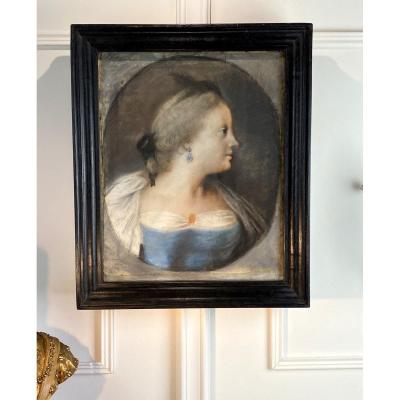 XVIIIth Oval Pastel Under Glass Framed In A 19th "portrait Of A Woman" Frame