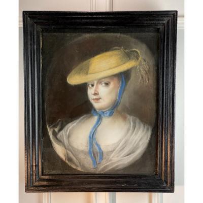XVIIIth Oval Pastel Under Glass Framed In A 19th "portrait Of A Woman" Frame