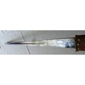 Venerie Dagger - Leather Sheathed Handle & Scabbard - Engraved Blade And Motto - XIX° Century
