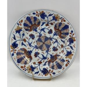 Very Large Platter Decorated With Imari Porcelain From The Kangxi Period In China