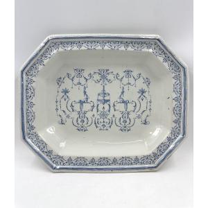 Large Berain Montpellier Dish 1st Third 18th Century