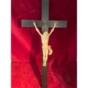Christ Ivory 18 Eme On Cross In Ebony