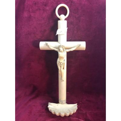 Benitier Crucifix In Ivory